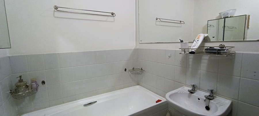 2 Bedroom Property for Sale in Silver Oaks Western Cape